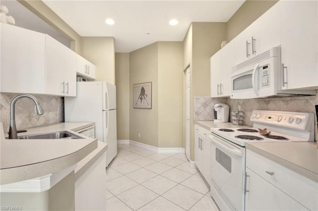 784 Carrick Bend CIR # 101, NAPLES FL 34110-9