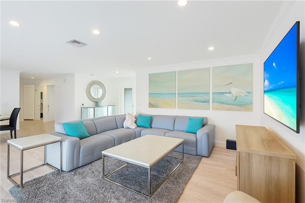 1250 Tuna CT, NAPLES FL 34102-5