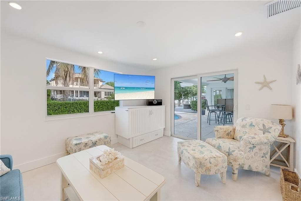 1250 Tuna CT, NAPLES FL 34102-21