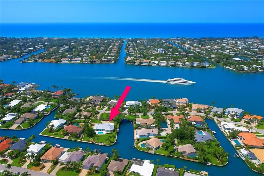 1250 Tuna CT, NAPLES FL 34102-2