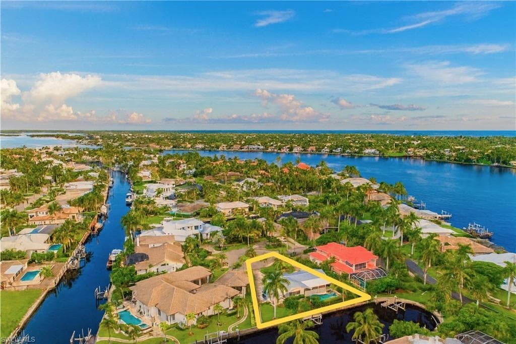 1250 Tuna CT, NAPLES FL 34102-4