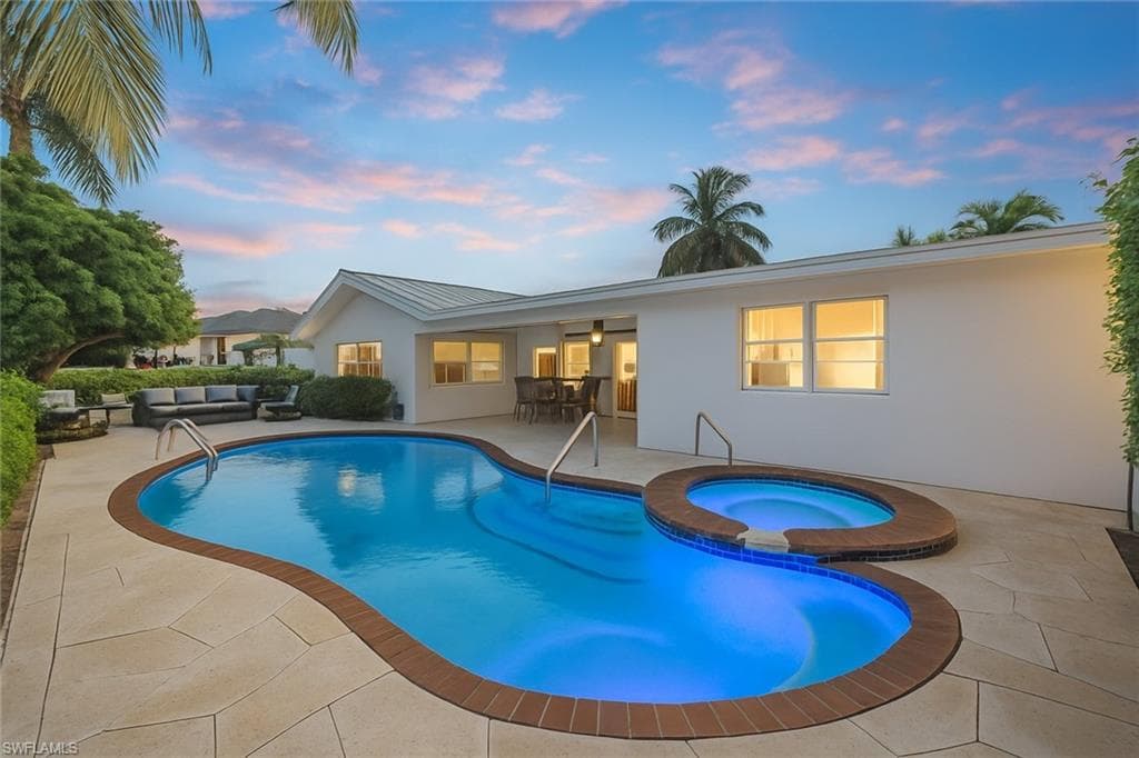 1250 Tuna CT, NAPLES FL 34102-33