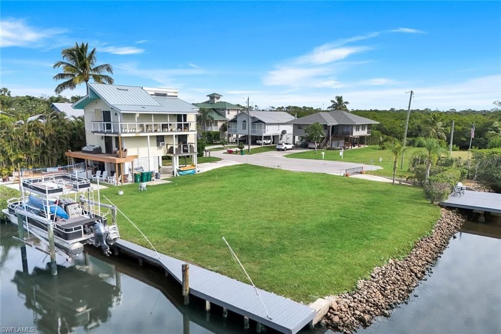 1277 Grand Canal DR, NAPLES FL 34110-5