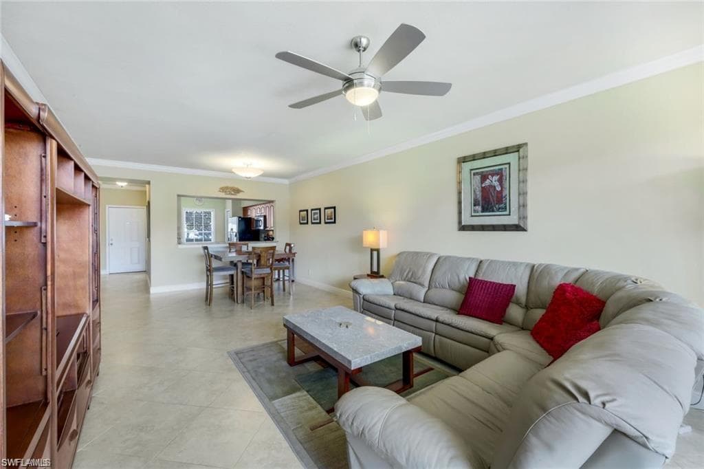 3250 Cypress Glen WAY # 404, NAPLES FL 34109-5