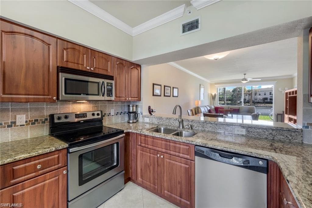 3250 Cypress Glen WAY # 404, NAPLES FL 34109-8