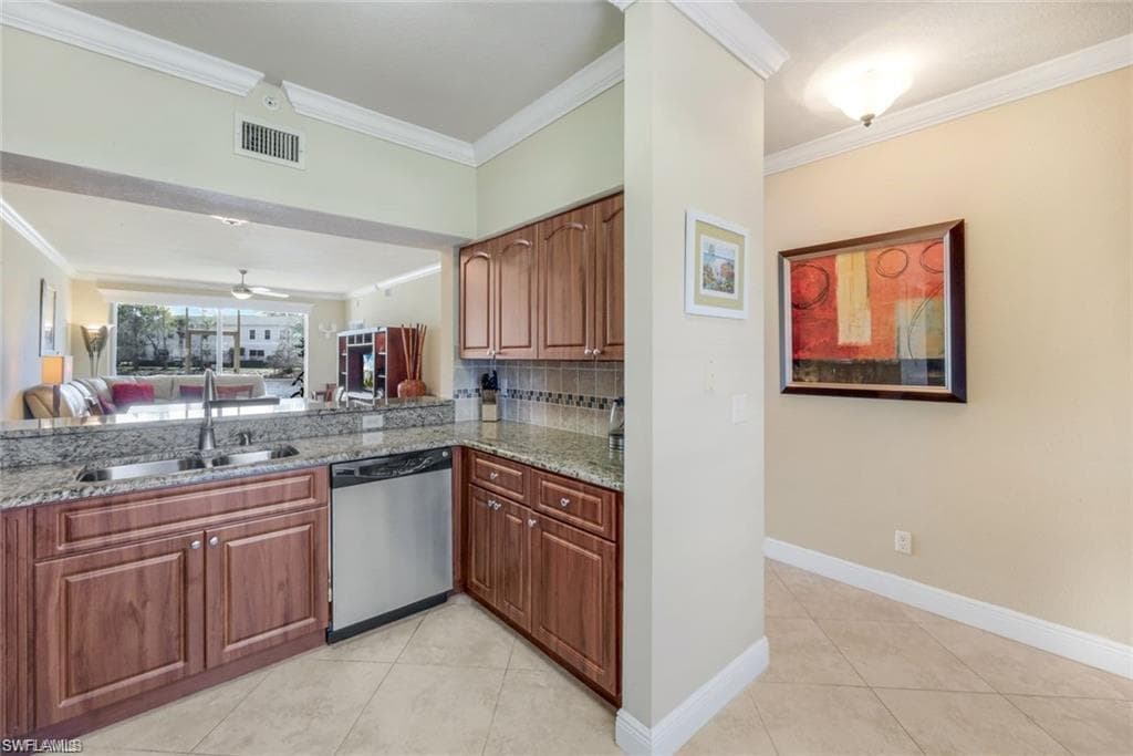 3250 Cypress Glen WAY # 404, NAPLES FL 34109-9