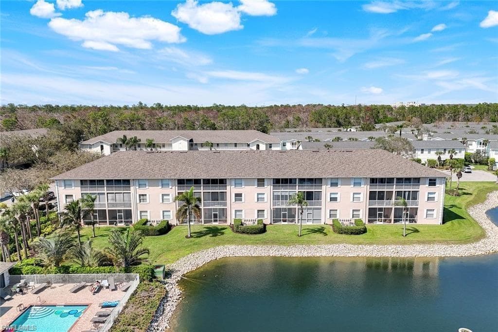 3250 Cypress Glen WAY # 404, NAPLES FL 34109-32