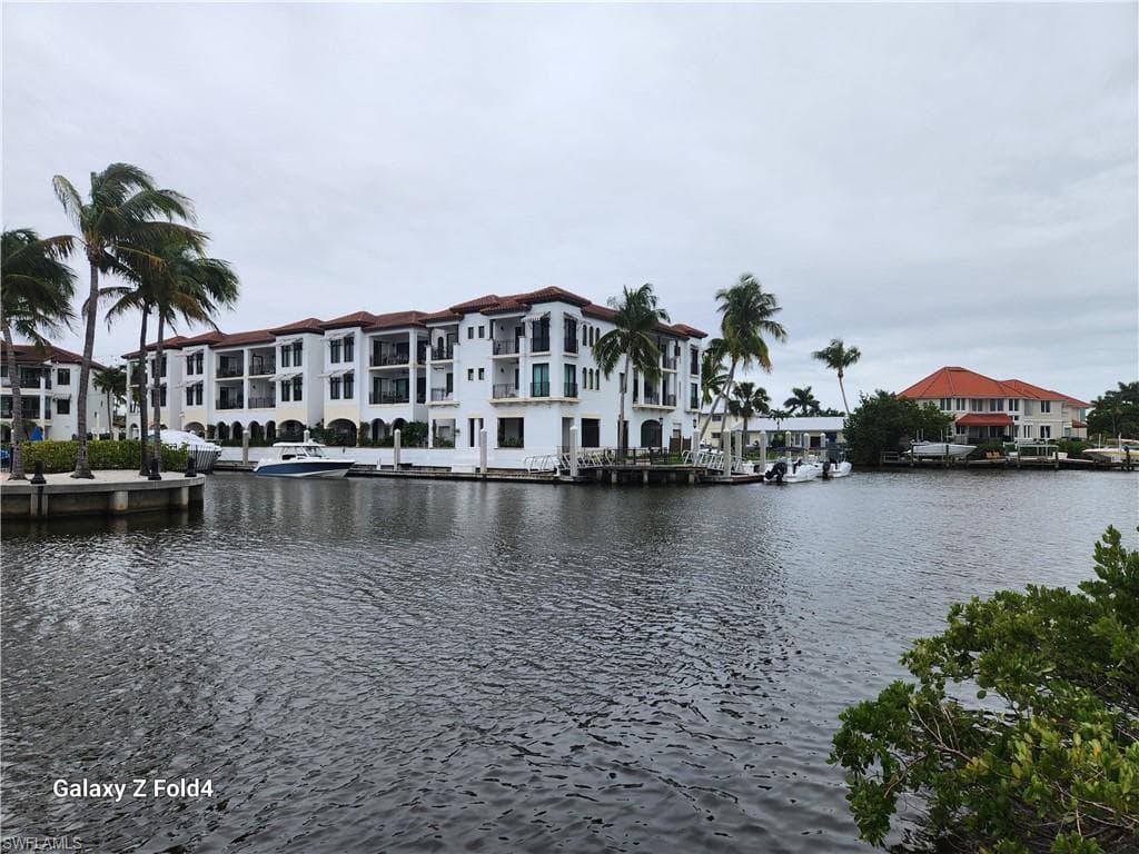 805 RIVER POINT DR # 307, NAPLES FL 34102-4