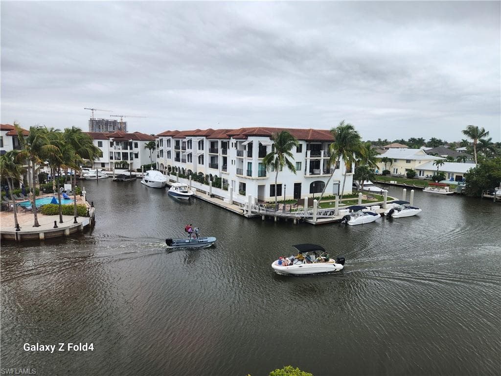 805 RIVER POINT DR # 307, NAPLES FL 34102-19