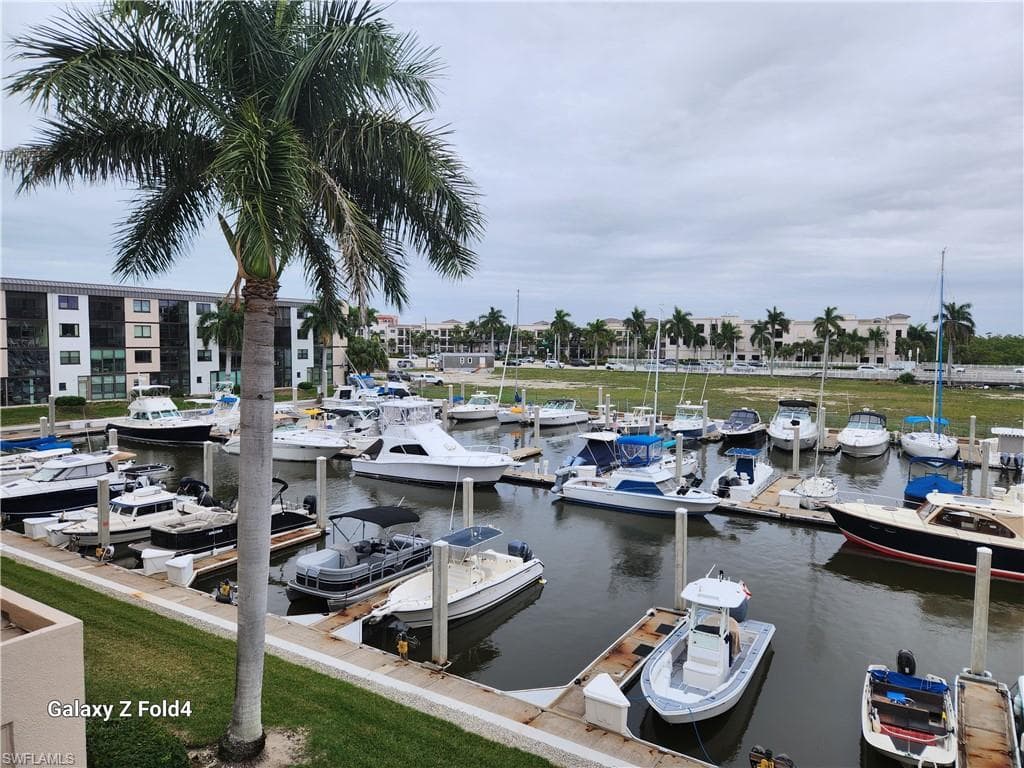 805 RIVER POINT DR # 307, NAPLES FL 34102-23