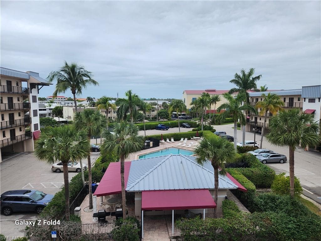 805 RIVER POINT DR # 307, NAPLES FL 34102-29