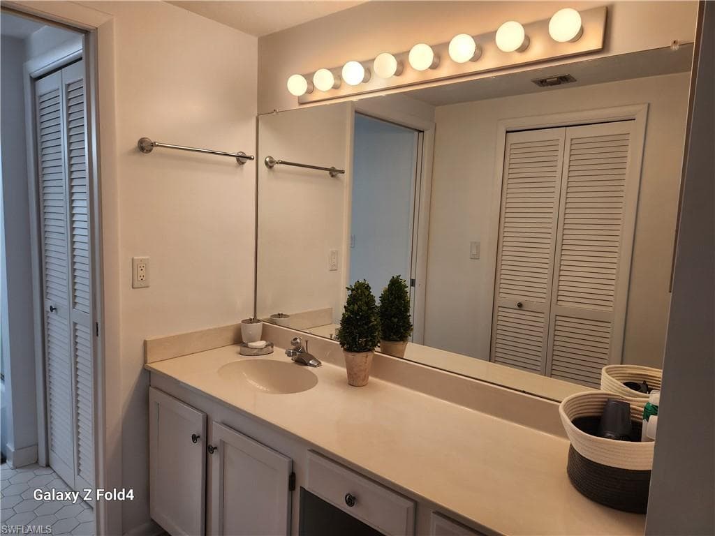 805 RIVER POINT DR # 307, NAPLES FL 34102-9
