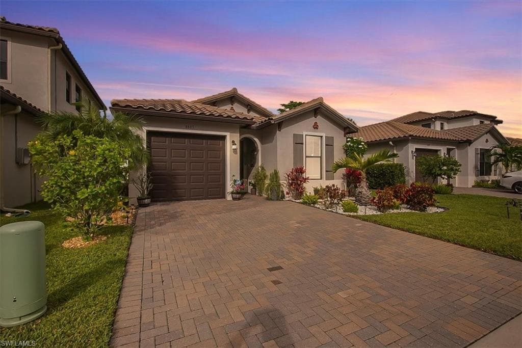 8805 Madrid CIR, NAPLES FL 34104-2