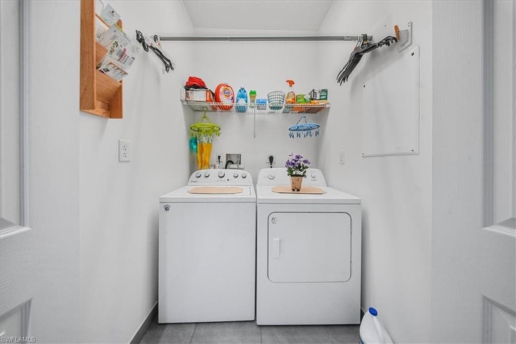 8805 Madrid CIR, NAPLES FL 34104-23