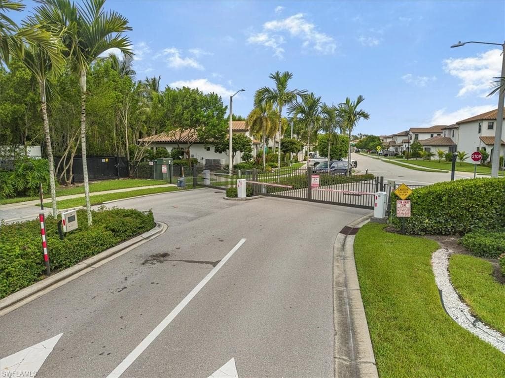 8805 Madrid CIR, NAPLES FL 34104-33