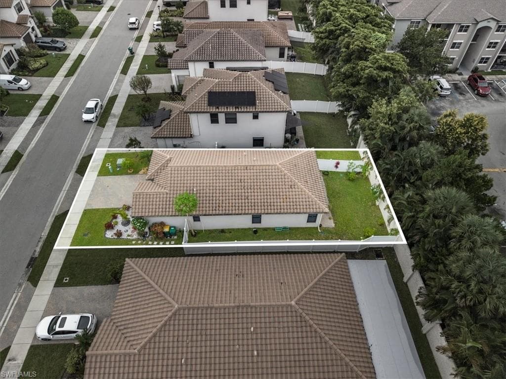 8805 Madrid CIR, NAPLES FL 34104-32