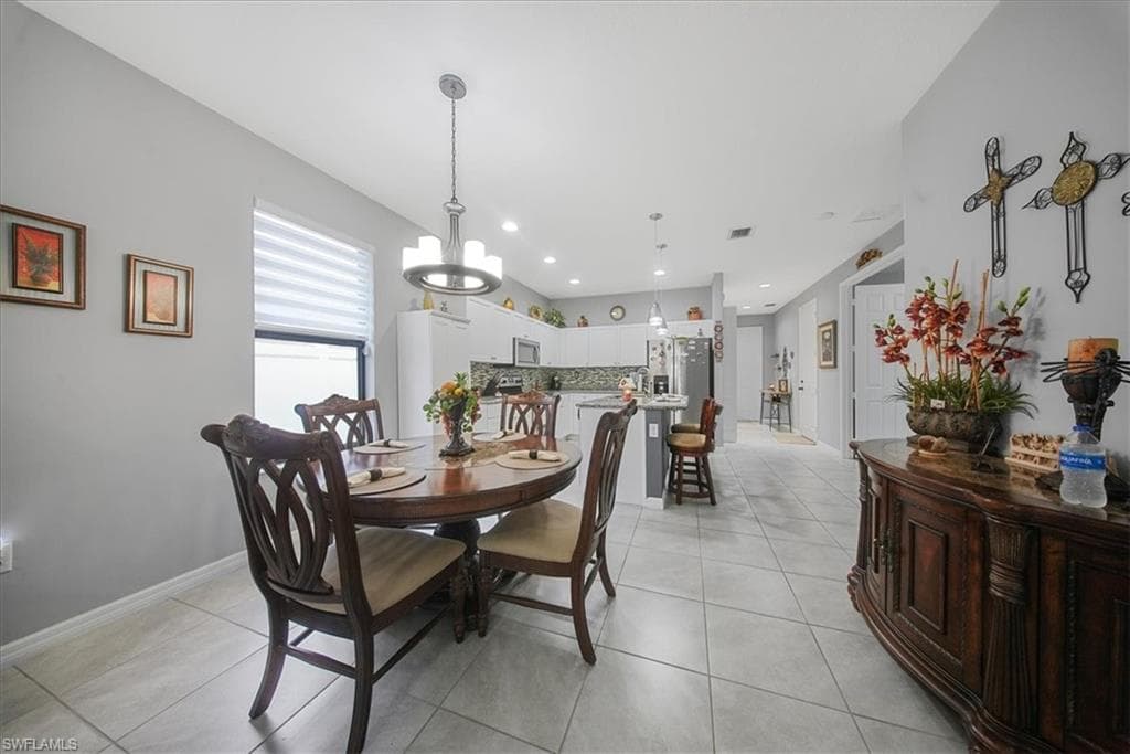 8805 Madrid CIR, NAPLES FL 34104-18