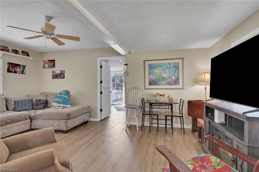 20 Derhenson DR, NAPLES FL 34114-11