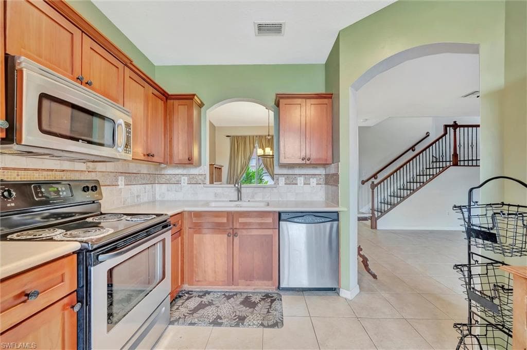 9808 Roundstone CIR, FORT MYERS FL 33967-15