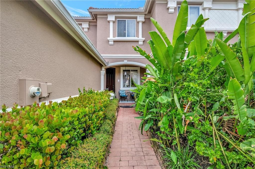 9808 Roundstone CIR, FORT MYERS FL 33967-4