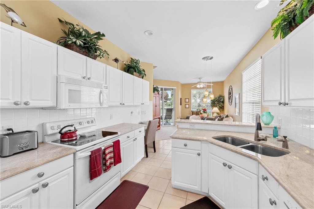 23600 Wisteria Pointe DR # 901, ESTERO FL 34135-11