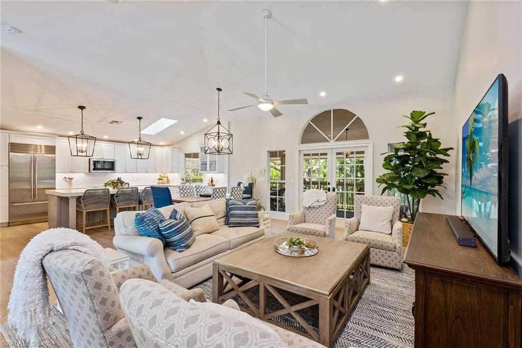 381 Leatherfern LN, MARCO ISLAND FL 34145-5