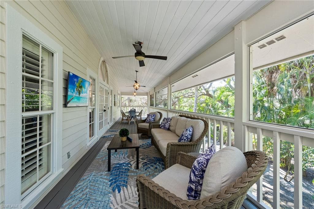 381 Leatherfern LN, MARCO ISLAND FL 34145-21