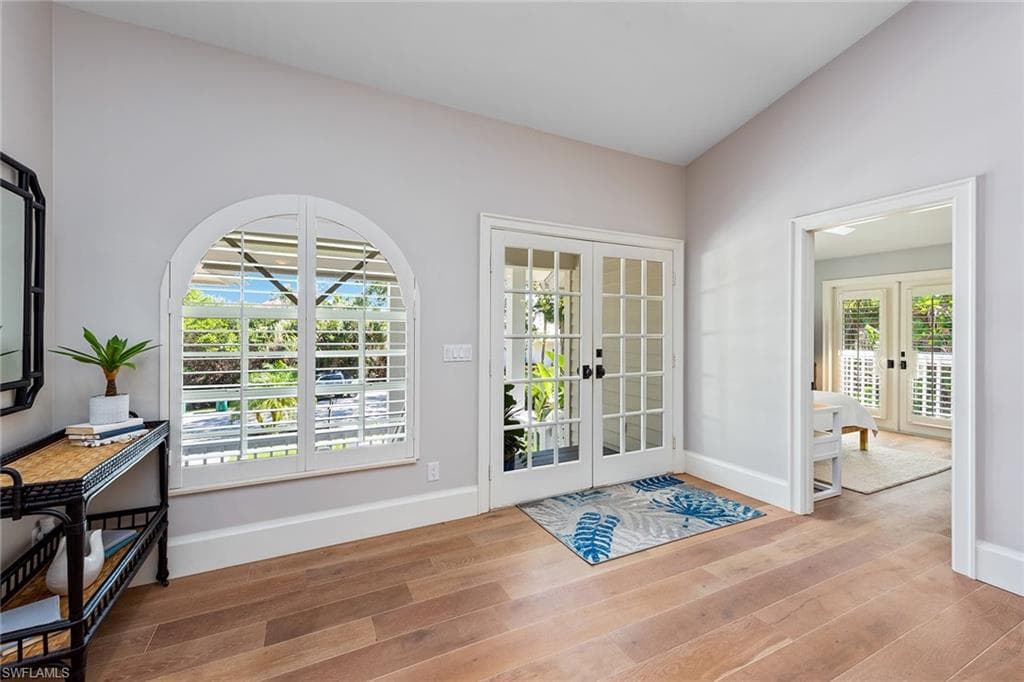 381 Leatherfern LN, MARCO ISLAND FL 34145-2