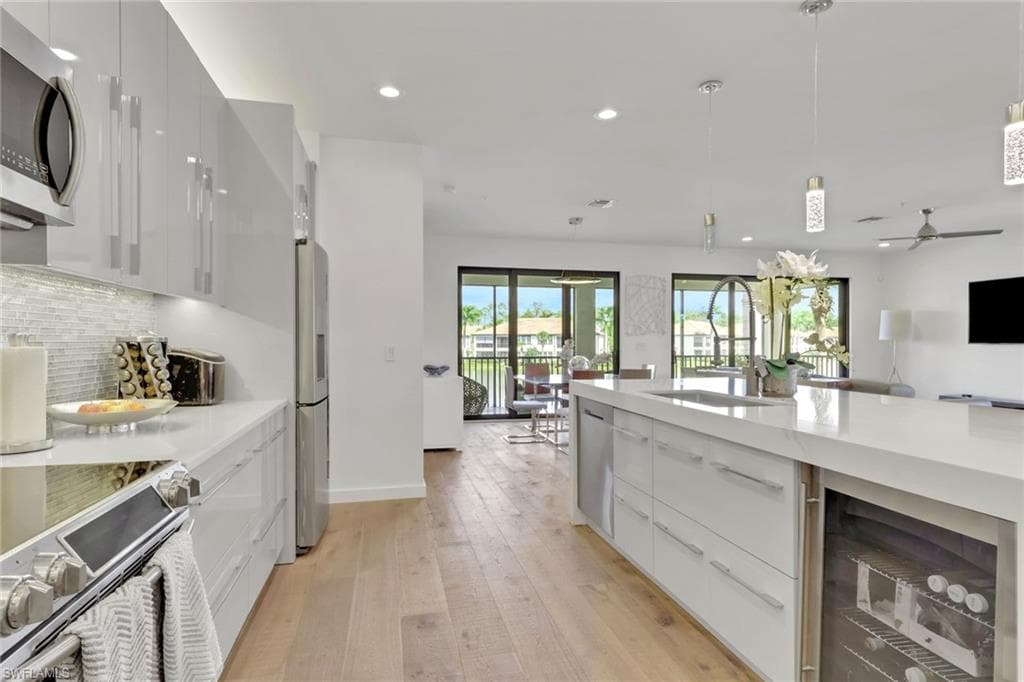 15161 Palmer Lake CIR # 202, NAPLES FL 34109-6