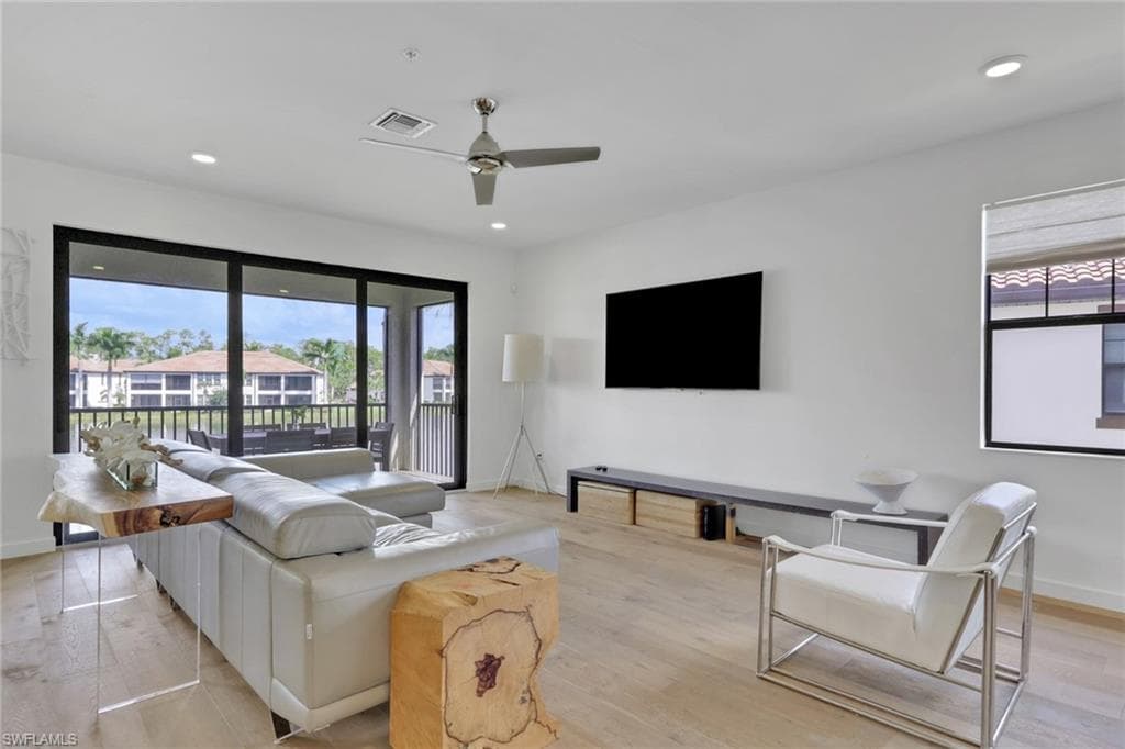 15161 Palmer Lake CIR # 202, NAPLES FL 34109-2