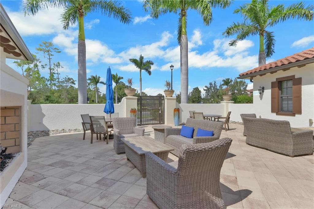15161 Palmer Lake CIR # 202, NAPLES FL 34109-35