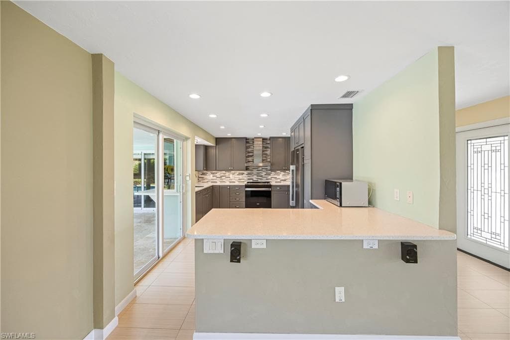 9757 Berkshire ST, NAPLES FL 34109-7