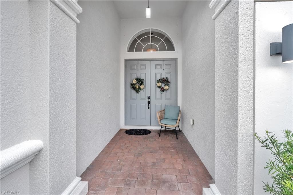 14095 Mirror CT, NAPLES FL 34114-1