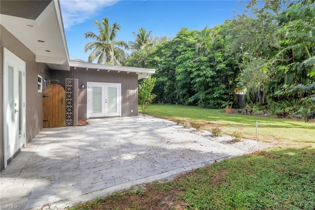5150 Sand Dollar LN, NAPLES FL 34103-35