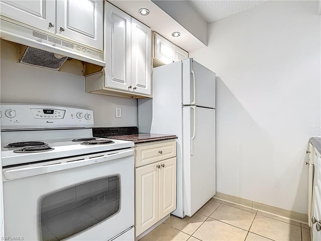 194 Santa Clara DR # 12, NAPLES FL 34104-12