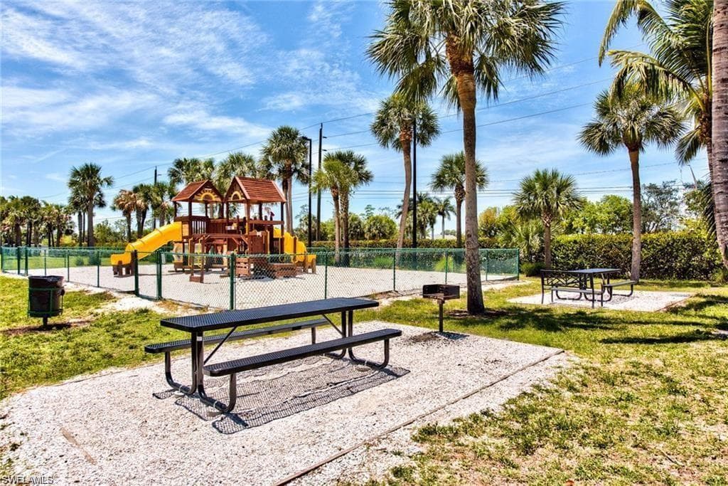 194 Santa Clara DR # 12, NAPLES FL 34104-25