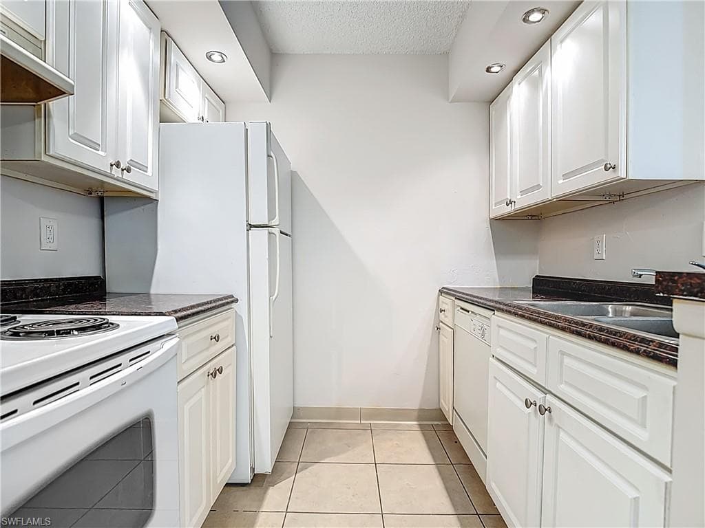 194 Santa Clara DR # 12, NAPLES FL 34104-13