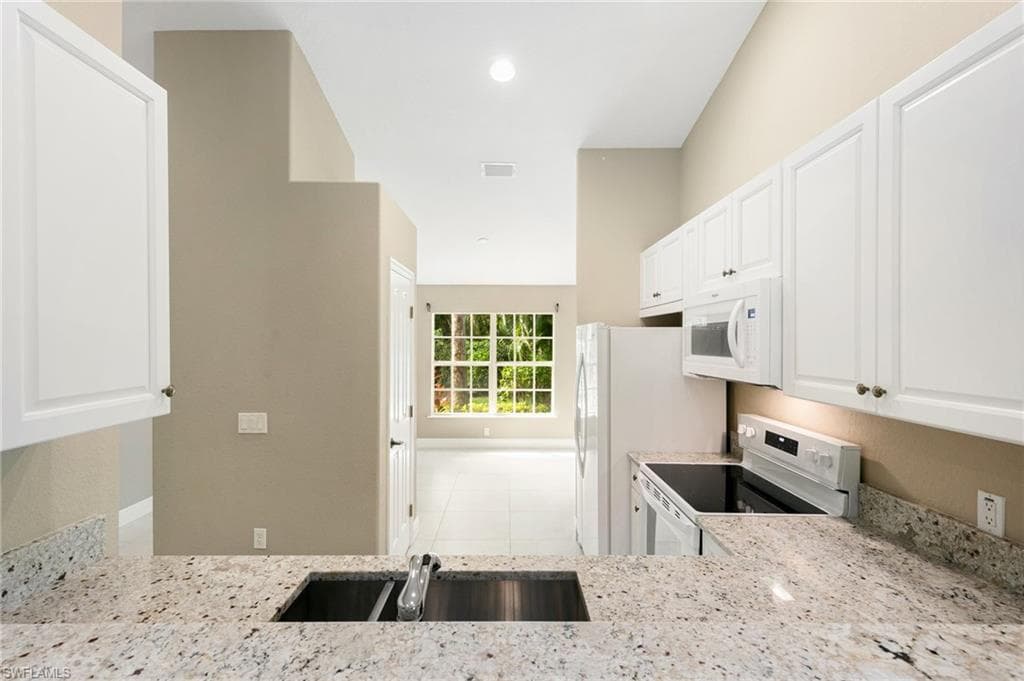 3555 Avion Woods CT # 501, NAPLES FL 34104-11