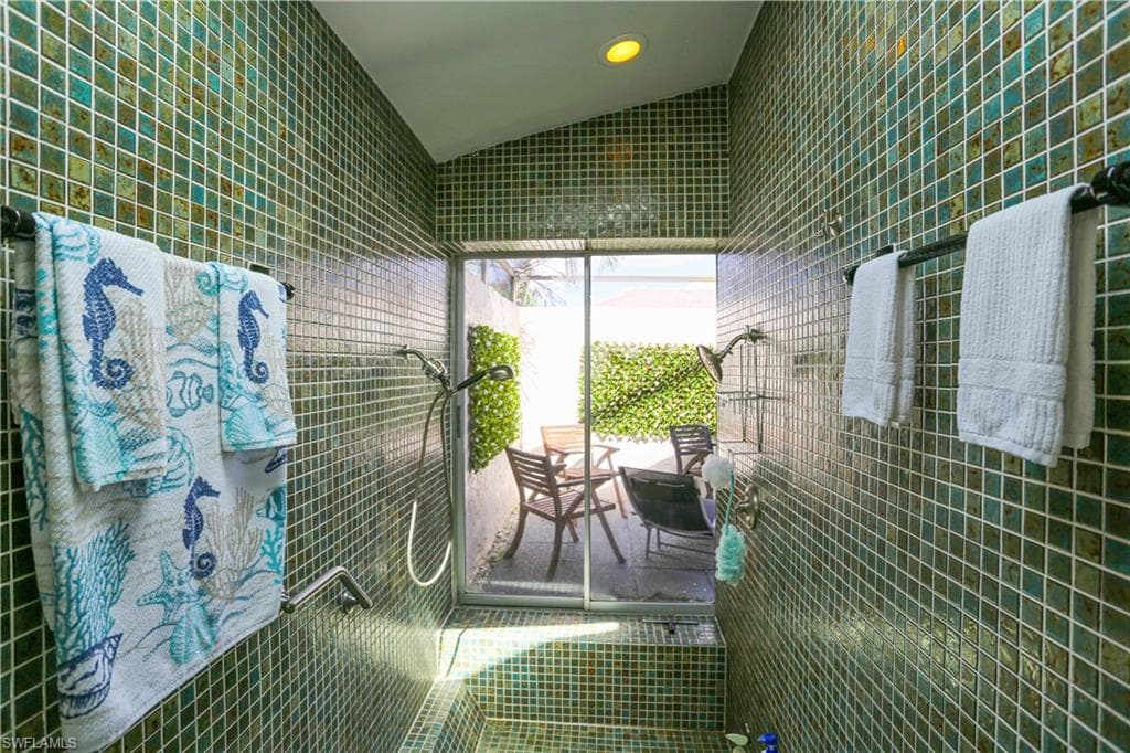 223 Forest Hills BLVD, NAPLES FL 34113-18