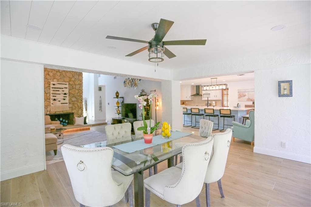 223 Forest Hills BLVD, NAPLES FL 34113-28