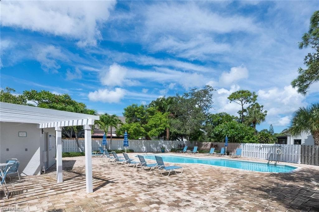 800 Meadowland DR Apt H, NAPLES FL 34108-27