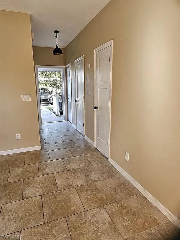 6123 Lake Front DR, FORT MYERS FL 33908-1