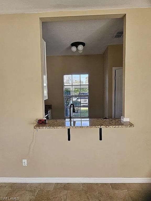 6123 Lake Front DR, FORT MYERS FL 33908-6