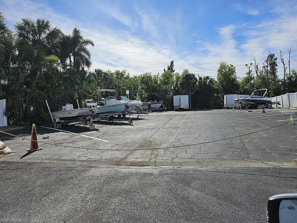 6123 Lake Front DR, FORT MYERS FL 33908-27