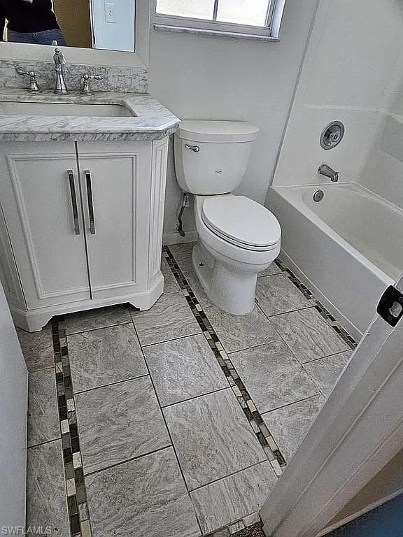 6123 Lake Front DR, FORT MYERS FL 33908-17