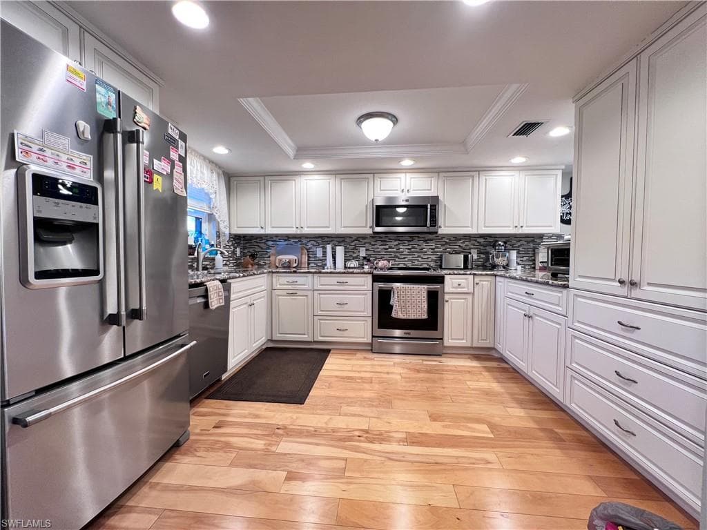 332 Charlemagne BLVD # H103, NAPLES FL 34112-4