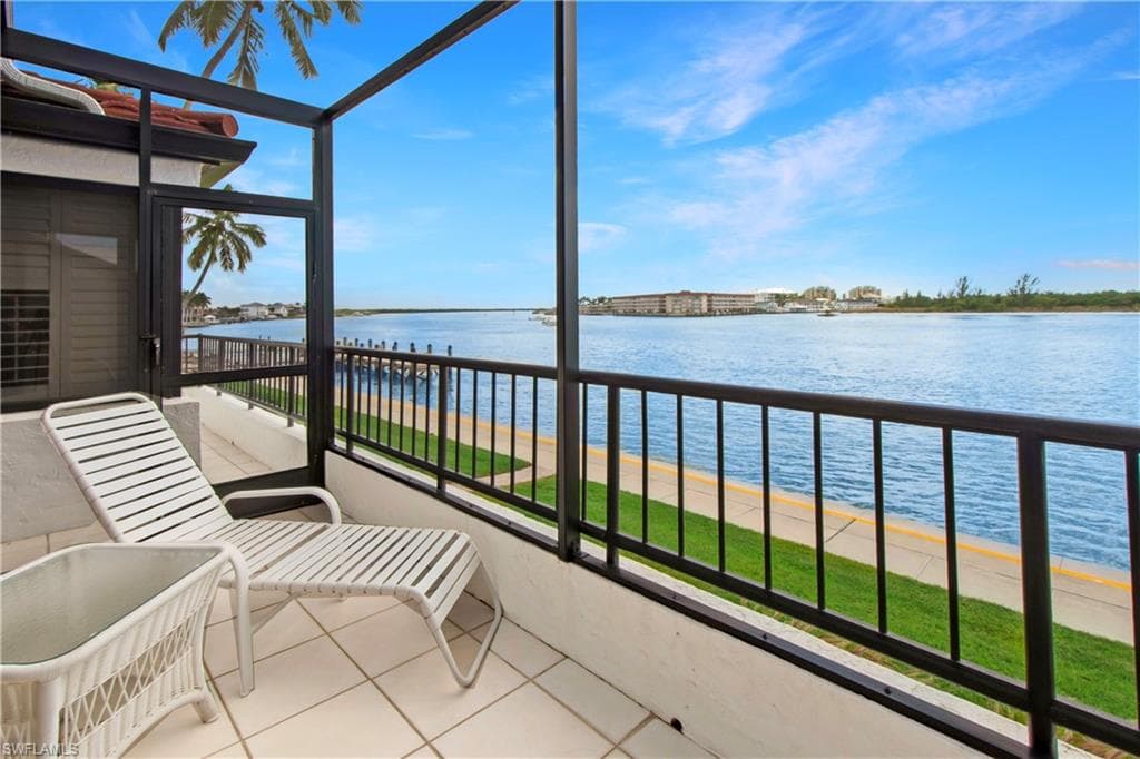 105 La Peninsula BLVD # 105, NAPLES FL 34113-2