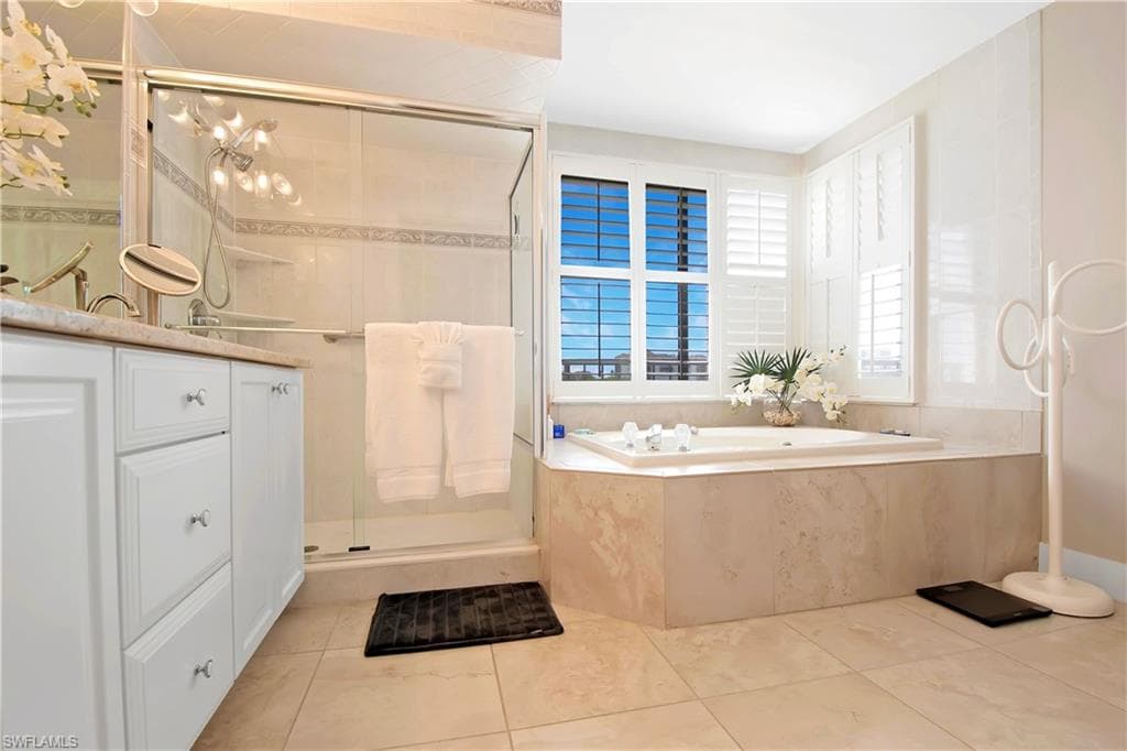 105 La Peninsula BLVD # 105, NAPLES FL 34113-19