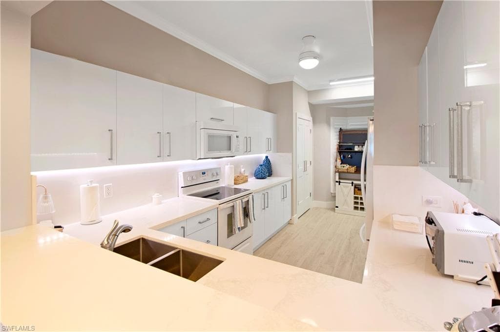 105 La Peninsula BLVD # 105, NAPLES FL 34113-13