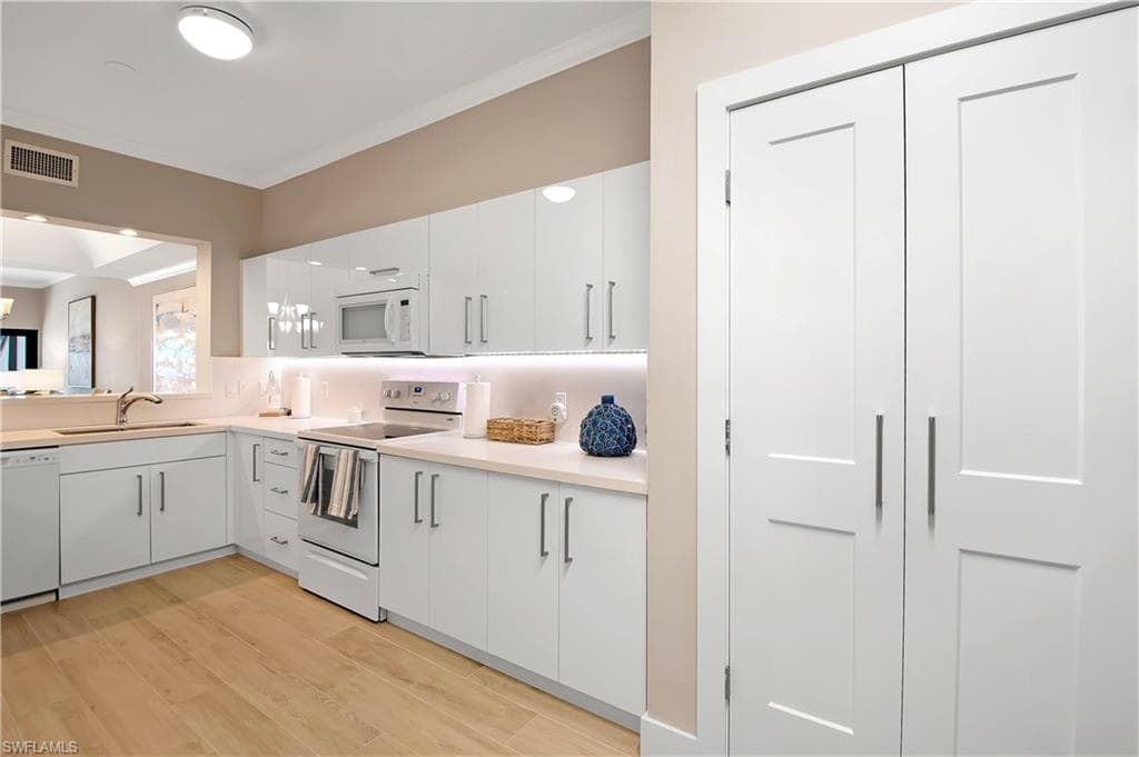 105 La Peninsula BLVD # 105, NAPLES FL 34113-14